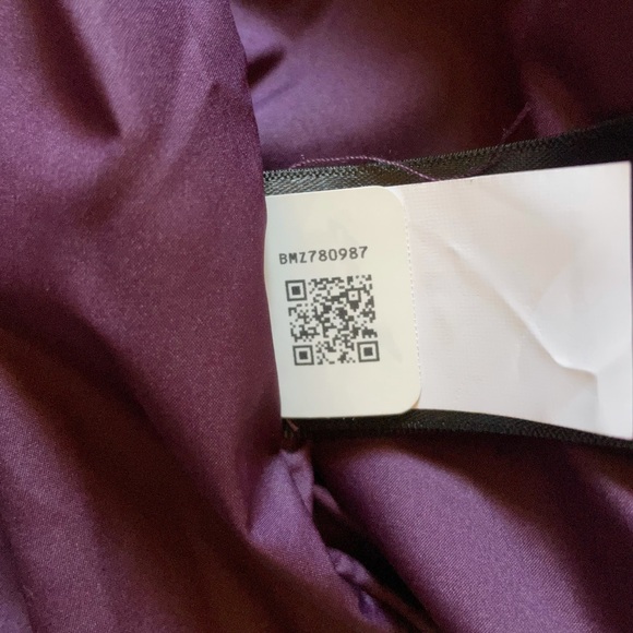 The North Face Women’s Metropolis Parka Coat In Blackberry Wine - Picture 8 of 10